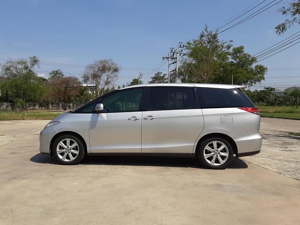 Toyota Estima ปี 2011 สีเงิน