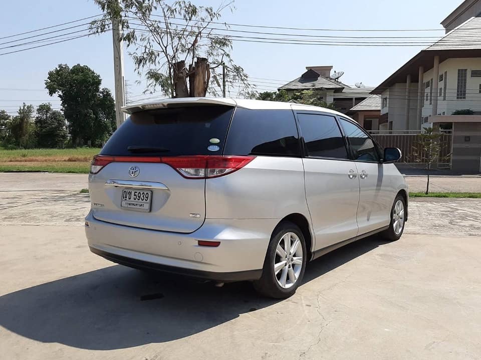 Toyota Estima ปี 2011 สีเงิน