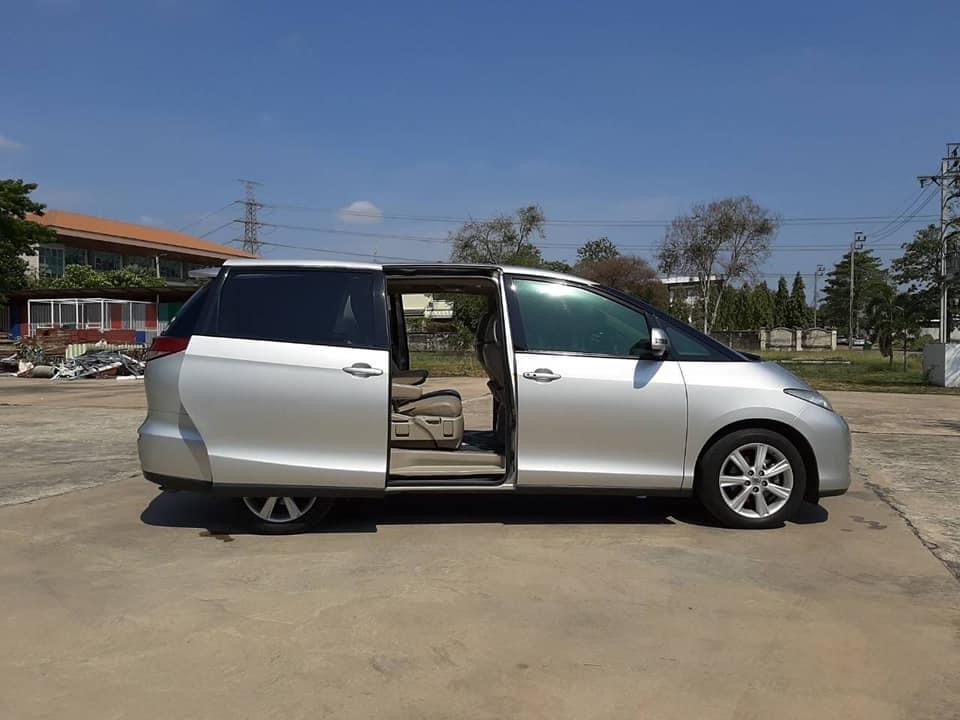 Toyota Estima ปี 2011 สีเงิน