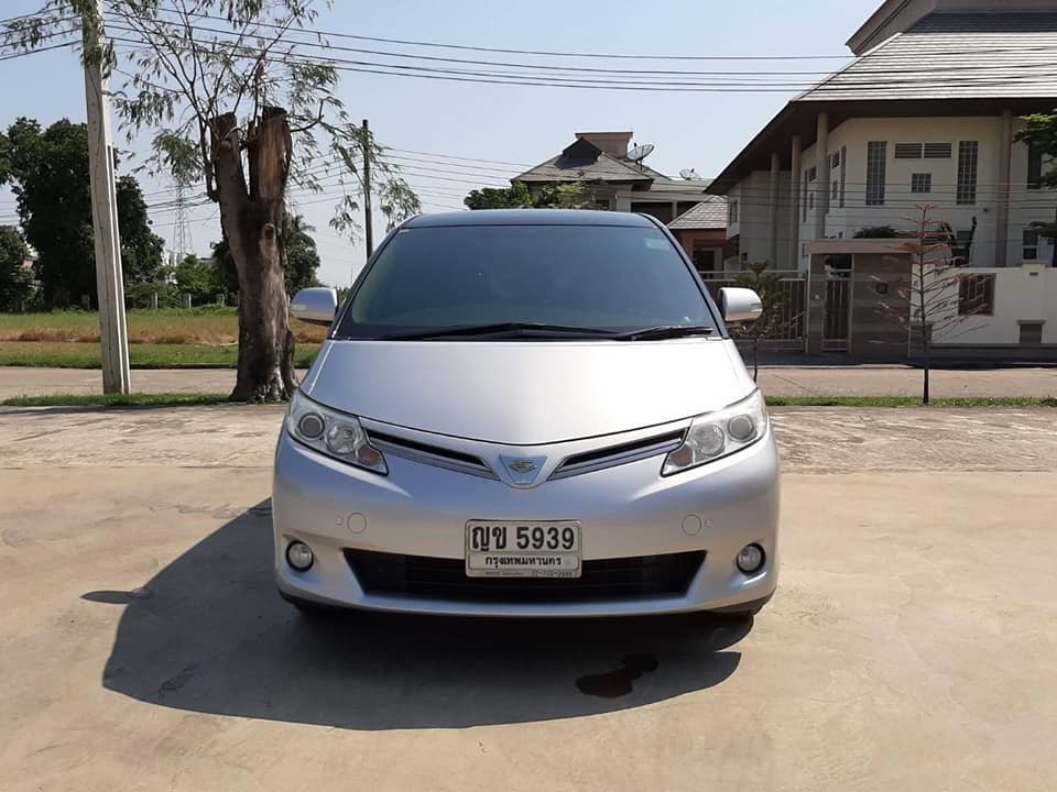 Toyota Estima ปี 2011 สีเงิน