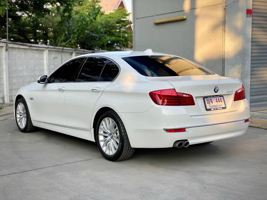 BMW 5 Series F10 528i ปี 2015 สีขาว (รูปที่ 5)