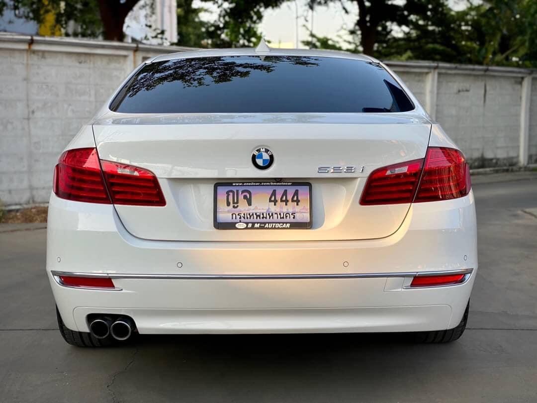 BMW 5 Series F10 528i ปี 2015 สีขาว (รูปที่ 6)