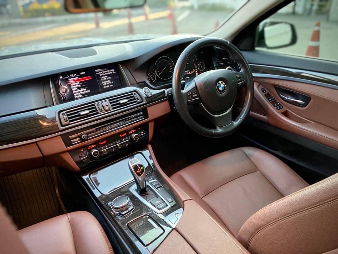 BMW 5 Series F10 528i ปี 2015 สีขาว (รูปที่ 11)