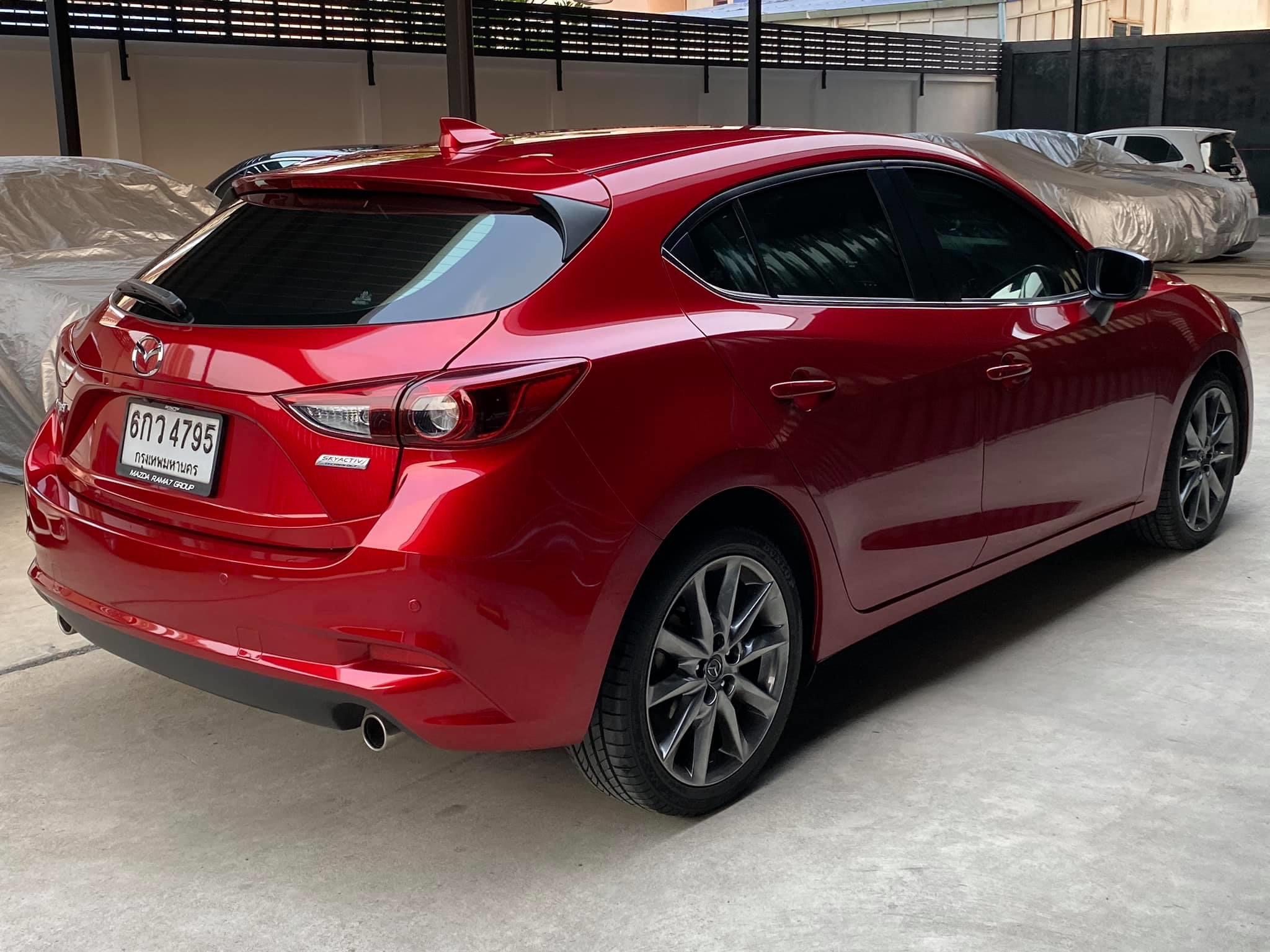 Mazda 3 Hatchback ปี 2017 สีแดง