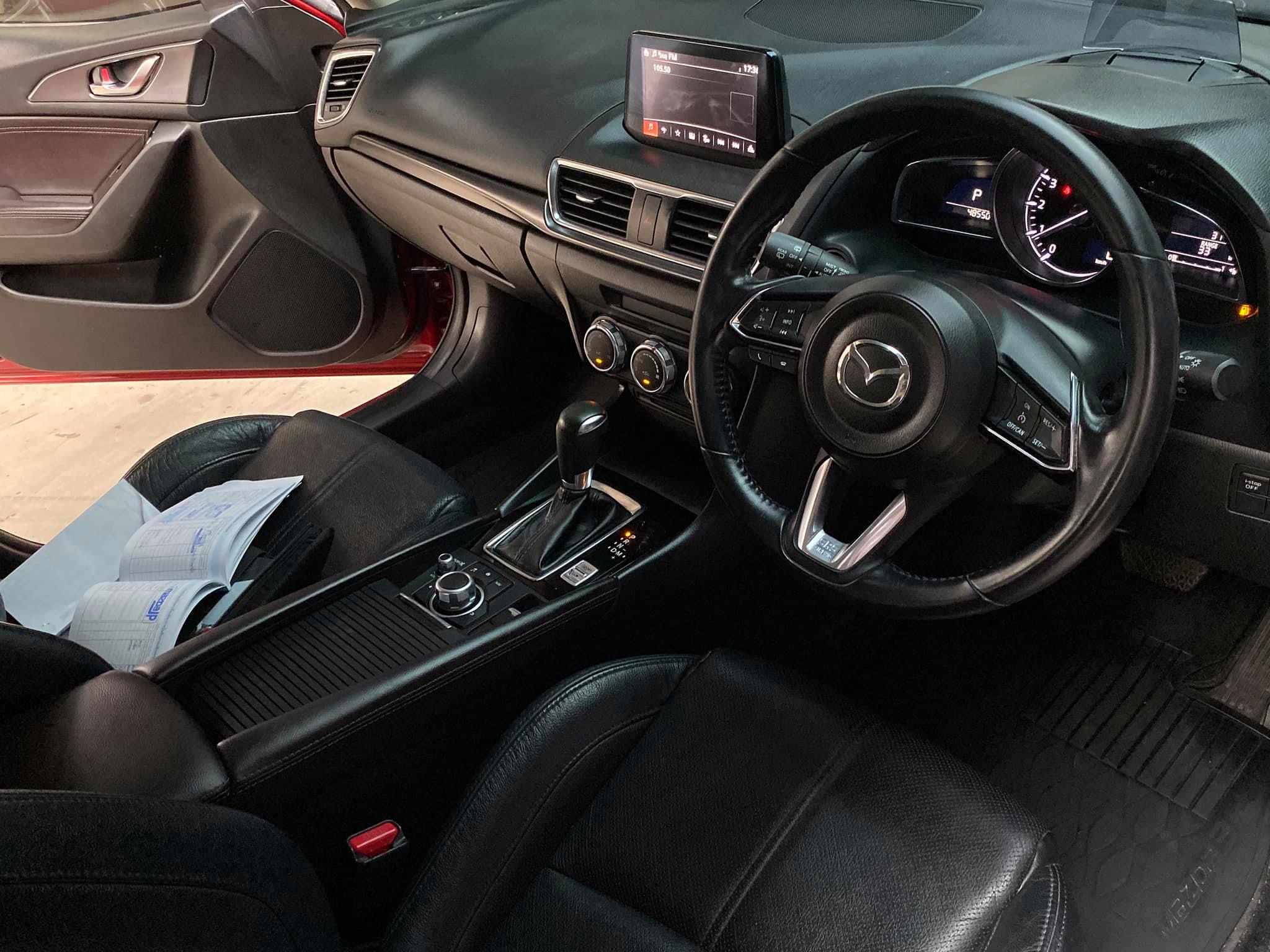 Mazda 3 Hatchback ปี 2017 สีแดง (รูปที่ 4)