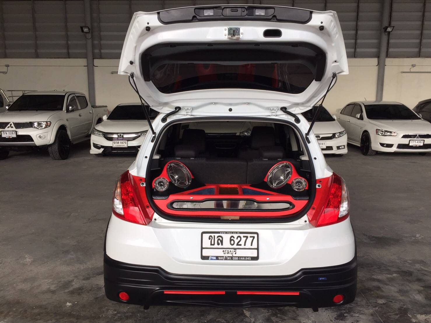 Suzuki Swift ปี 2015 สีขาว (รูปที่ 12)