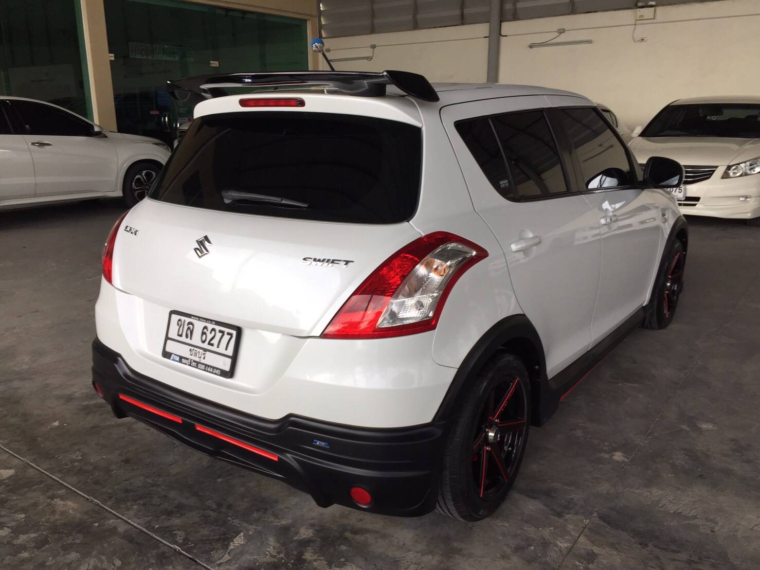 Suzuki Swift ปี 2015 สีขาว (รูปที่ 14)
