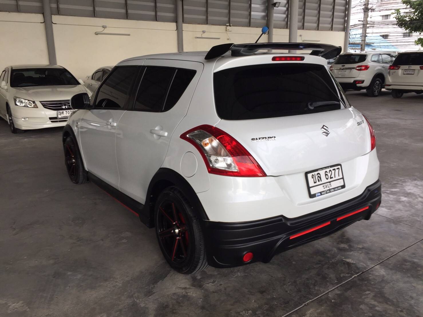 Suzuki Swift ปี 2015 สีขาว (รูปที่ 9)