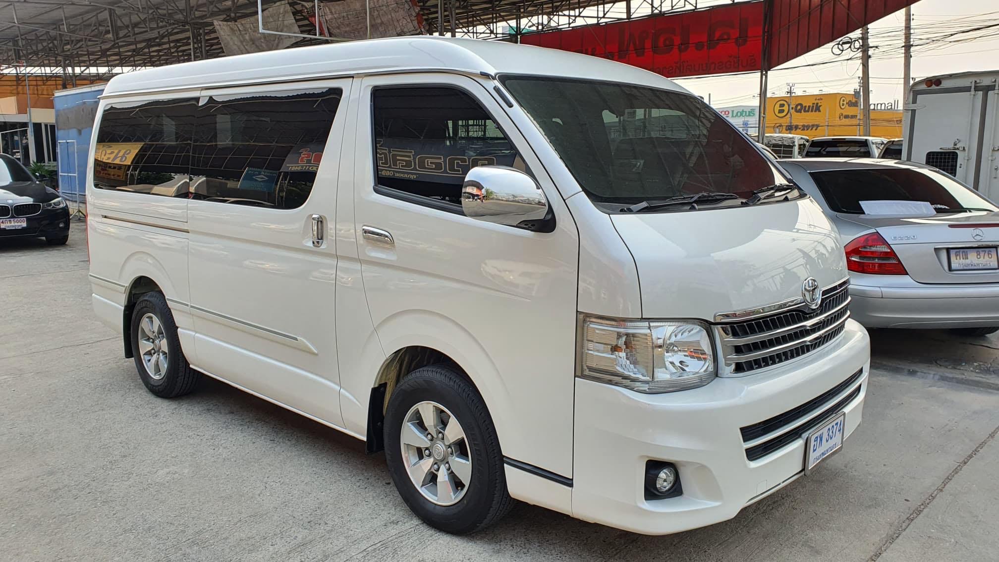 Toyota Ventury ปี 2012 สีขาว