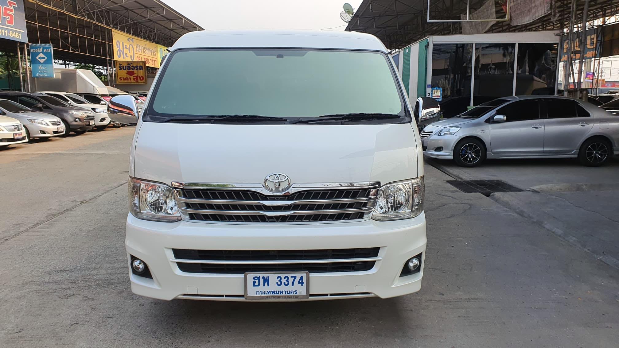 Toyota Ventury ปี 2012 สีขาว (รูปที่ 2)