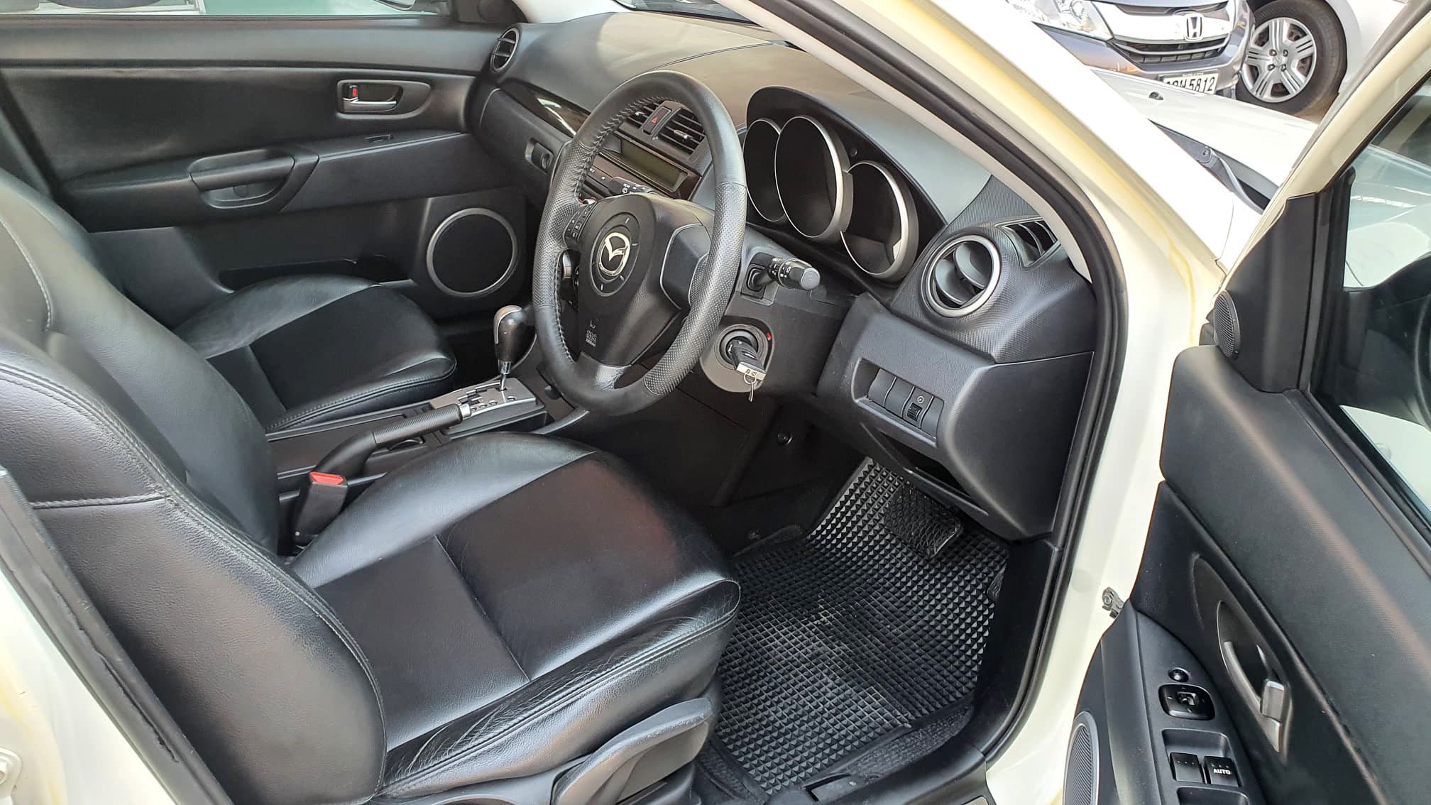 Mazda 3 ปี 2007 สีขาว (รูปที่ 9)