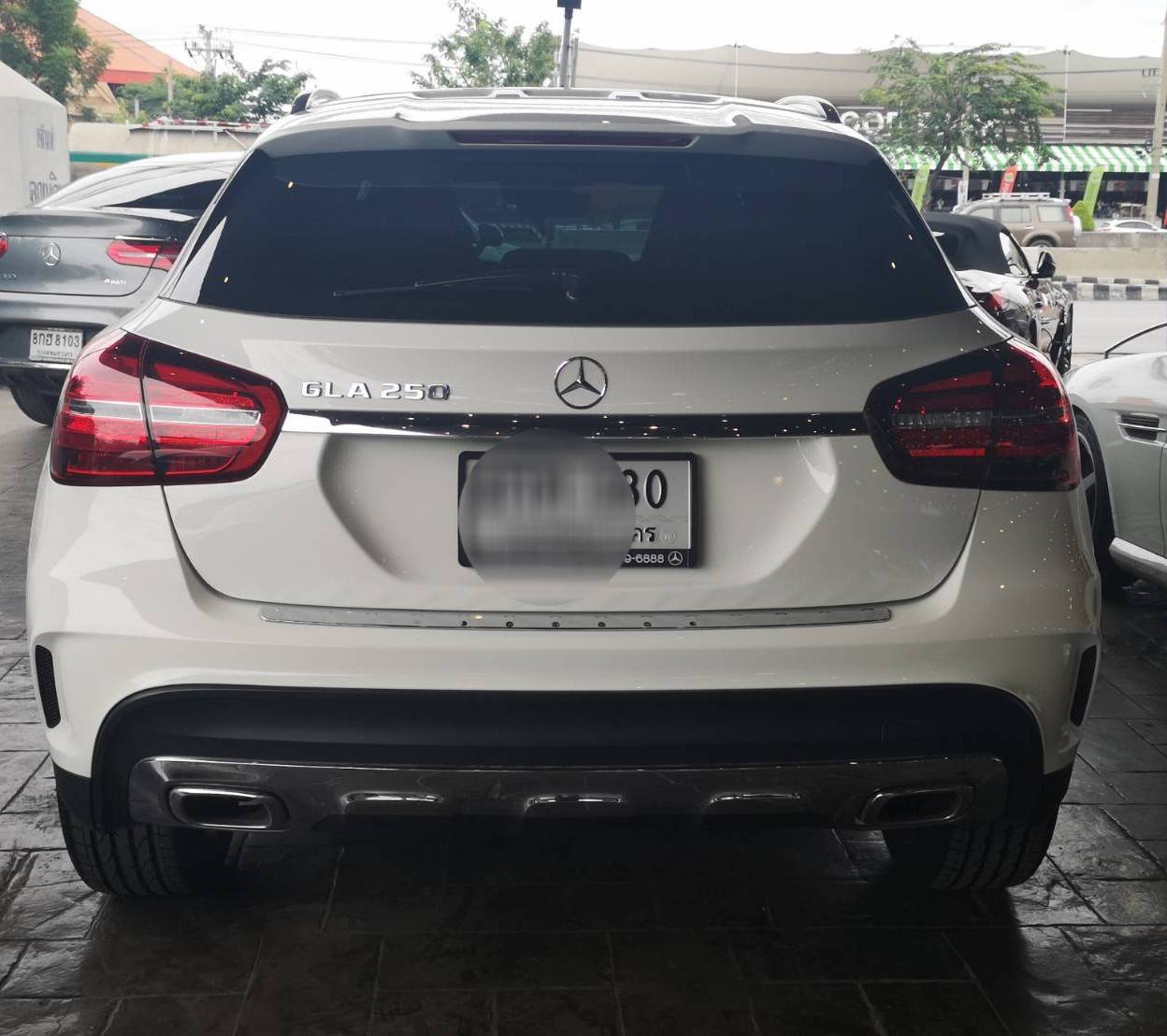 Mercedes-Benz GLA-Class X156 GLA250 ปี 2018 สีขาว (รูปที่ 8)