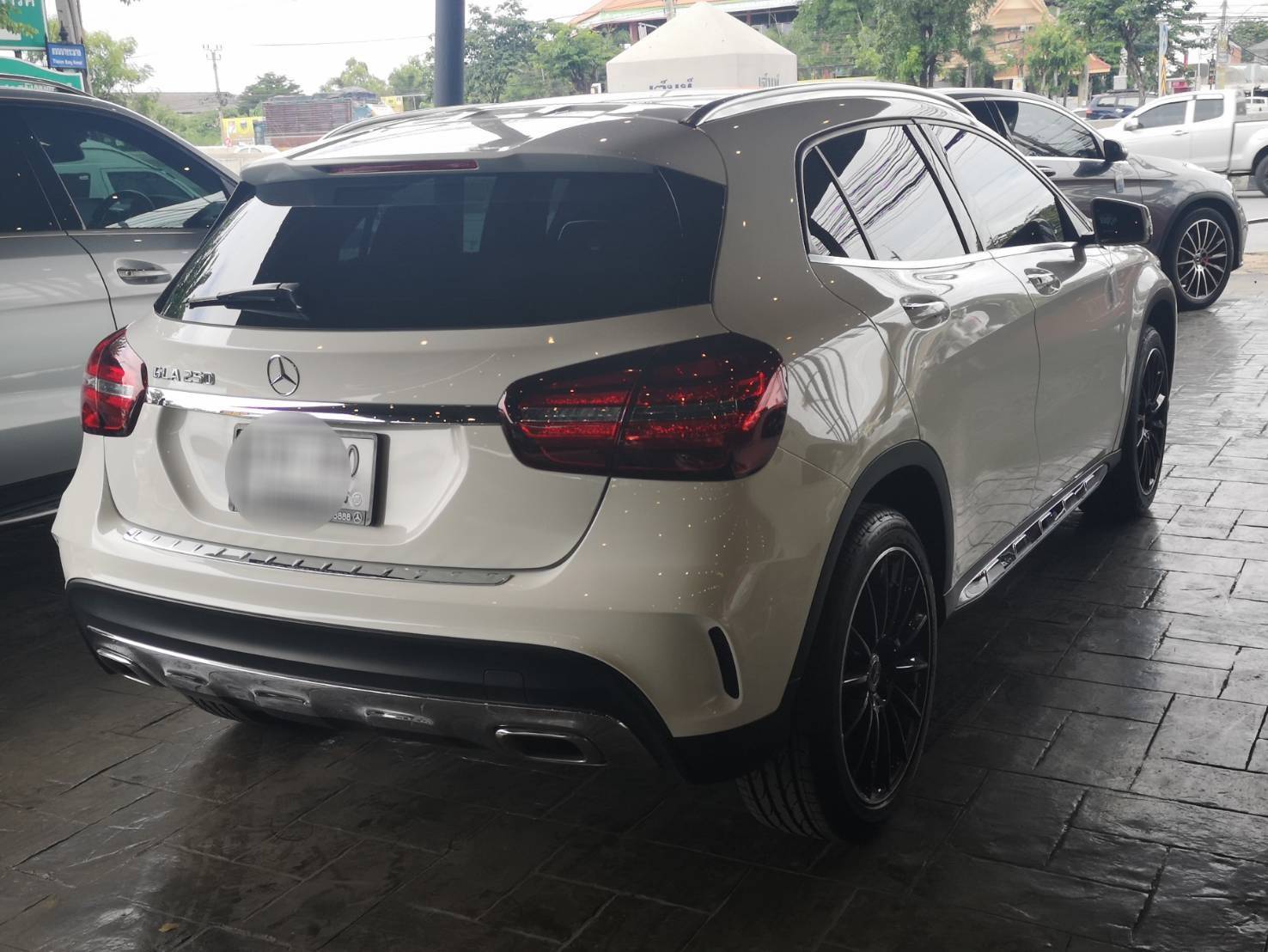 Mercedes-Benz GLA-Class X156 GLA250 ปี 2018 สีขาว (รูปที่ 5)