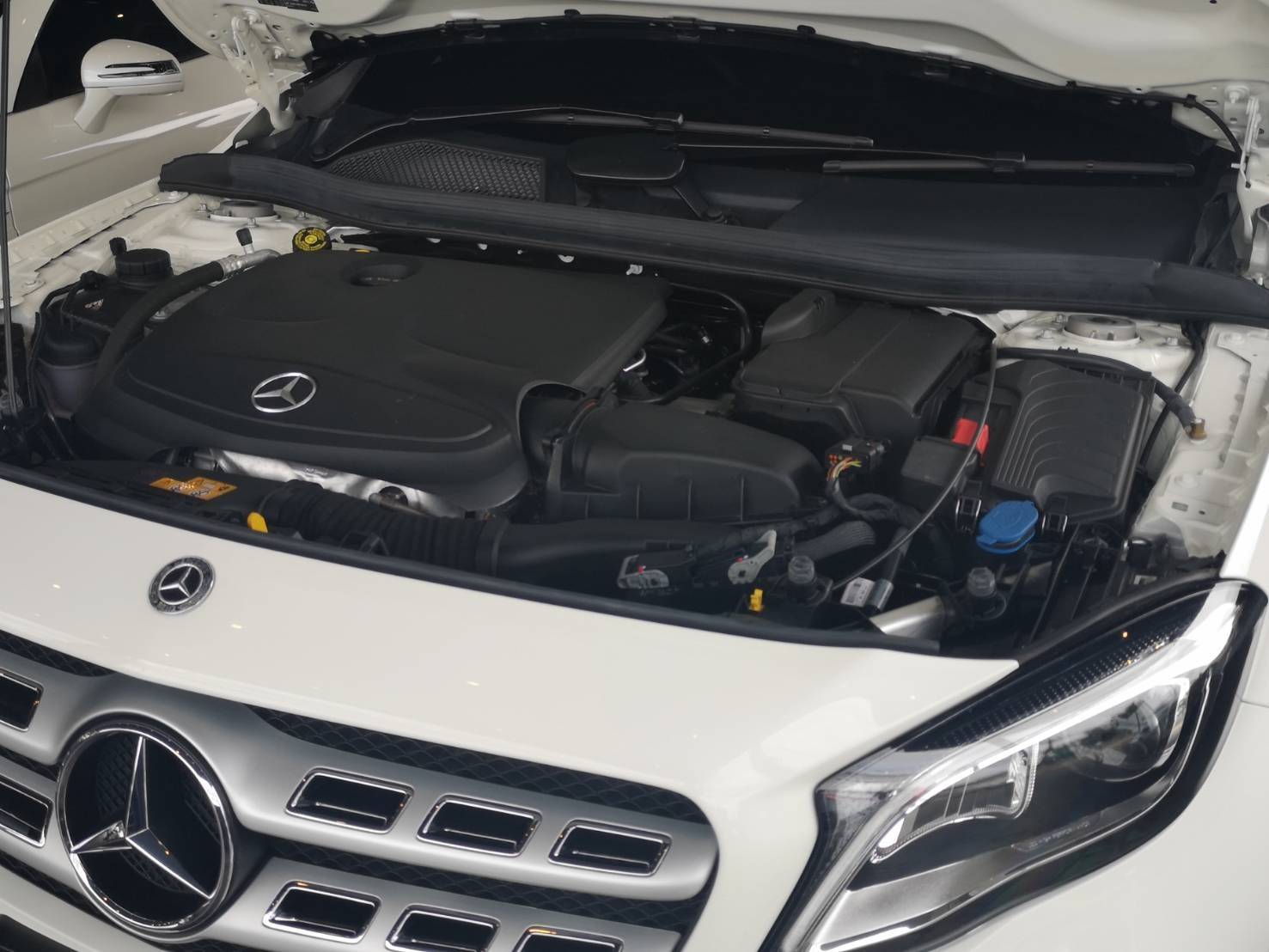 Mercedes-Benz GLA-Class X156 GLA250 ปี 2018 สีขาว (รูปที่ 3)