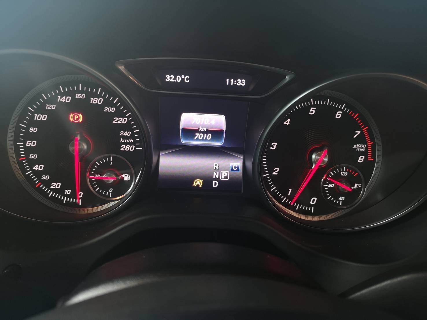 Mercedes-Benz GLA-Class X156 GLA250 ปี 2018 สีขาว (รูปที่ 10)