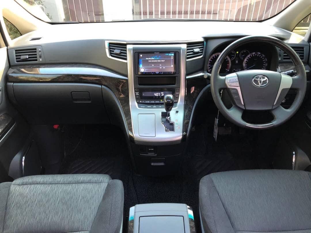 Toyota Vellfire ปี 2014 สีขาว