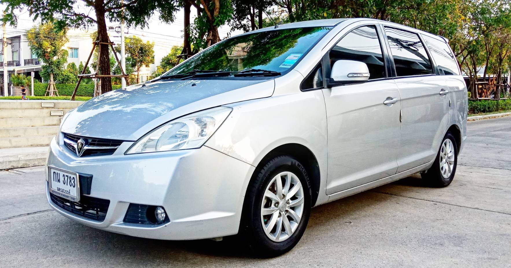 Proton Exora ปี 2011 สีเงิน