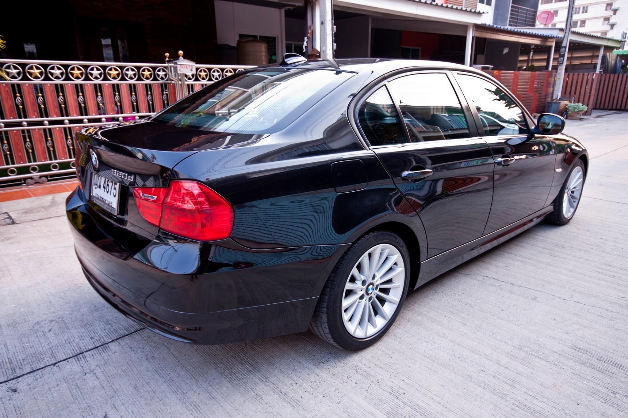 BMW 3 Series E90 320d ปี 2011 สีดำ