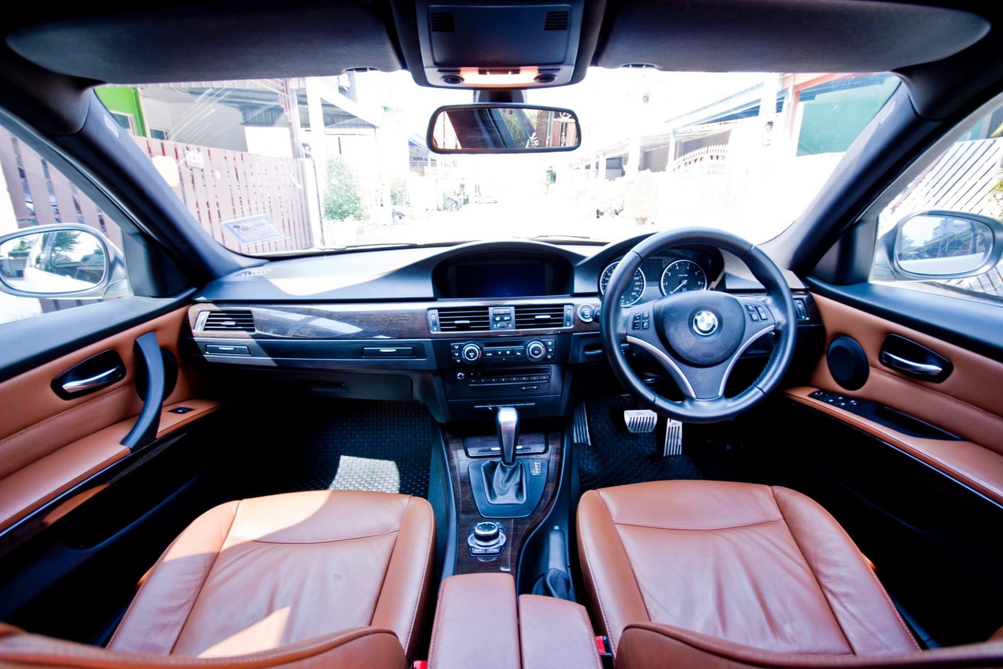 BMW 3 Series E90 320d ปี 2011 สีดำ (รูปที่ 6)
