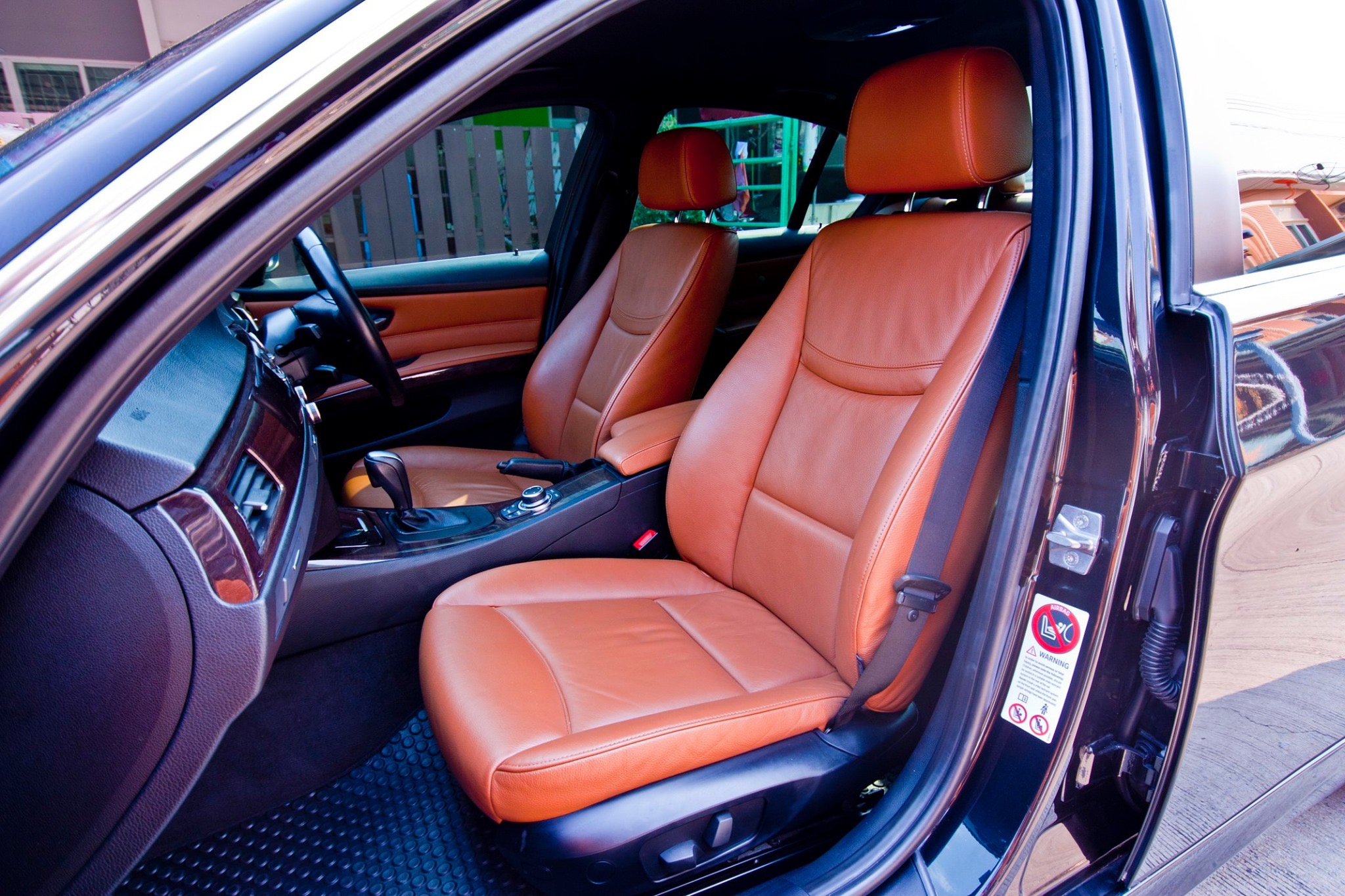 BMW 3 Series E90 320d ปี 2011 สีดำ (รูปที่ 8)