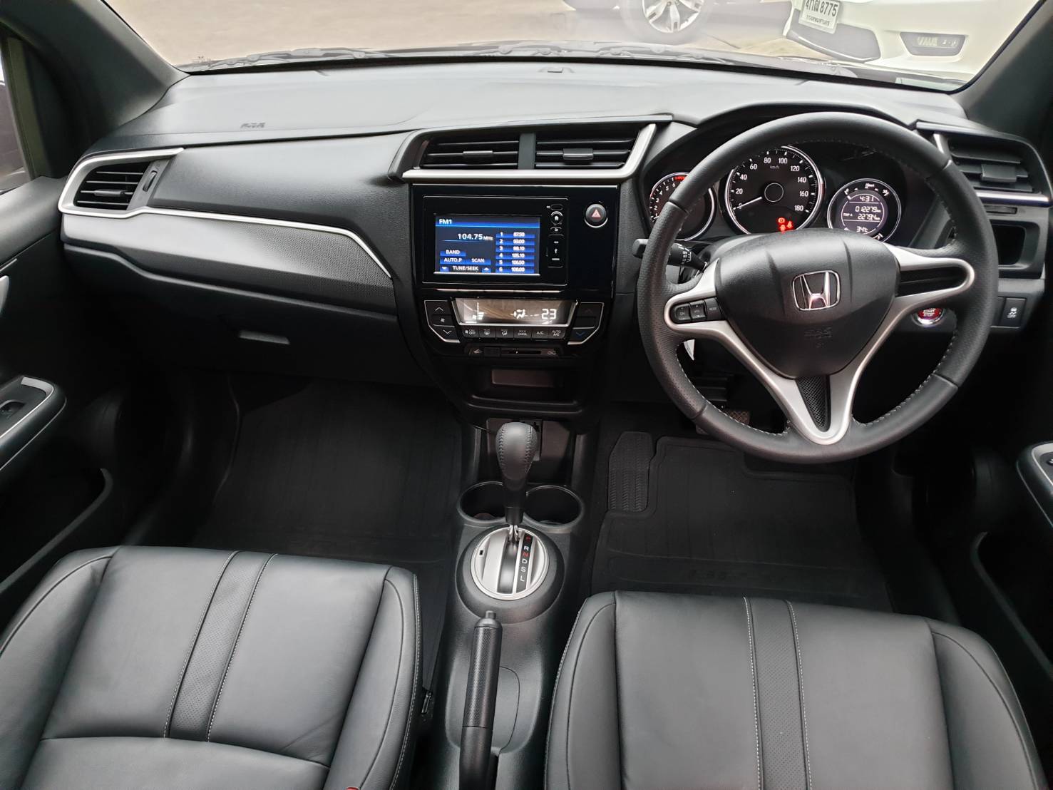 Honda BR-V 1.5SV ปี 2018 สีดำ (รูปที่ 7)