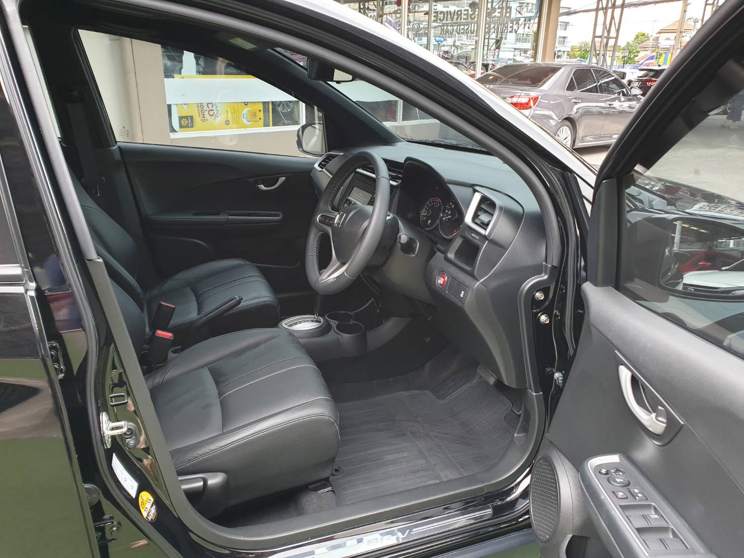 Honda BR-V 1.5SV ปี 2018 สีดำ (รูปที่ 8)