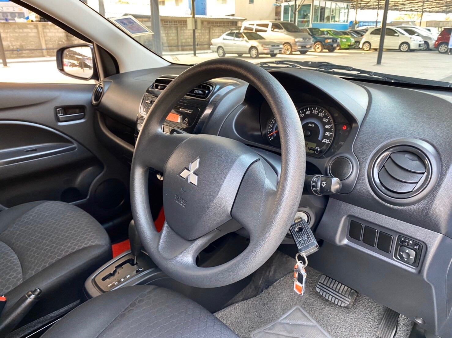 Mitsubishi Mirage ปี 2012 สีฟ้า (รูปที่ 9)