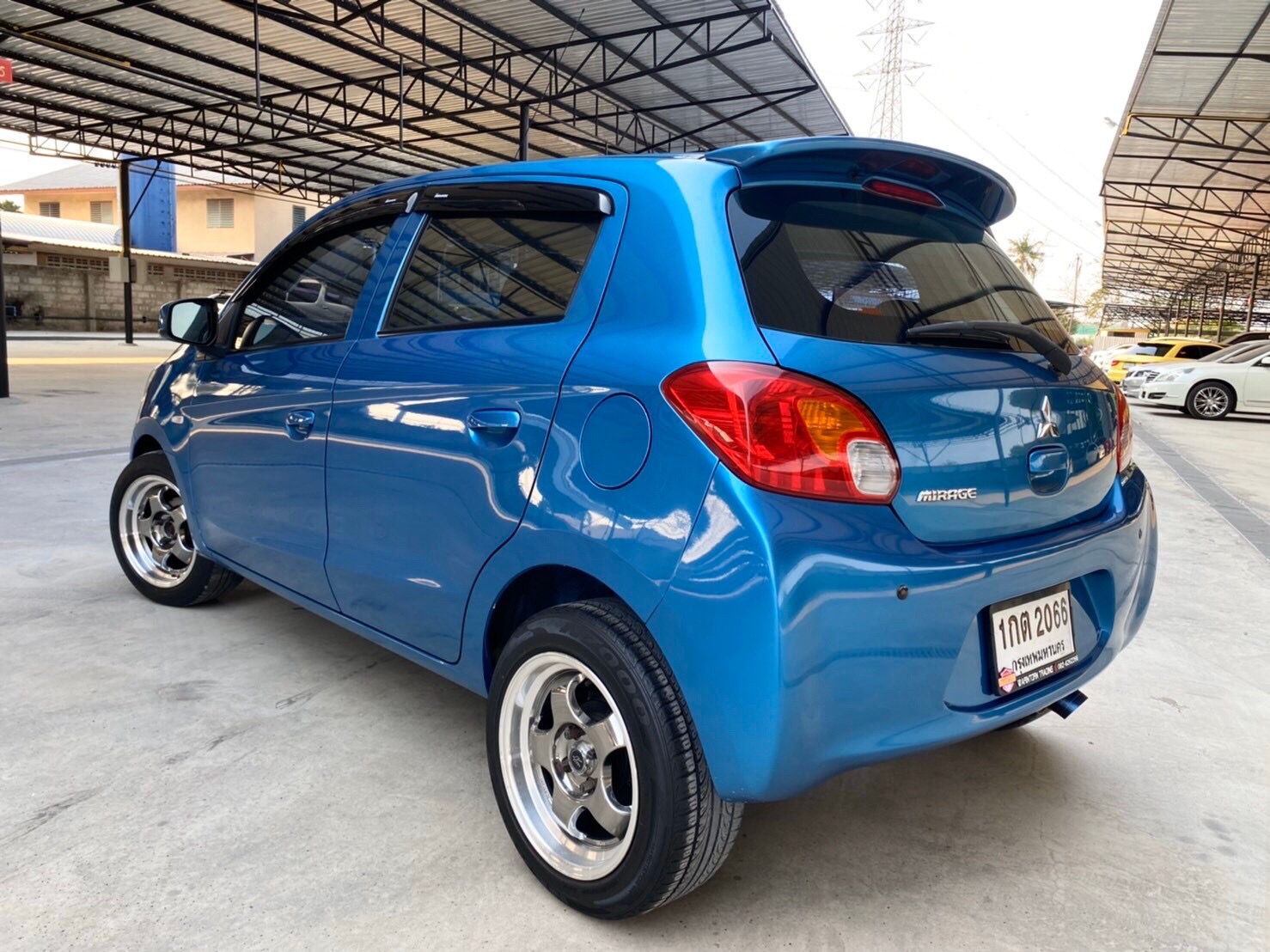 Mitsubishi Mirage ปี 2012 สีฟ้า (รูปที่ 4)