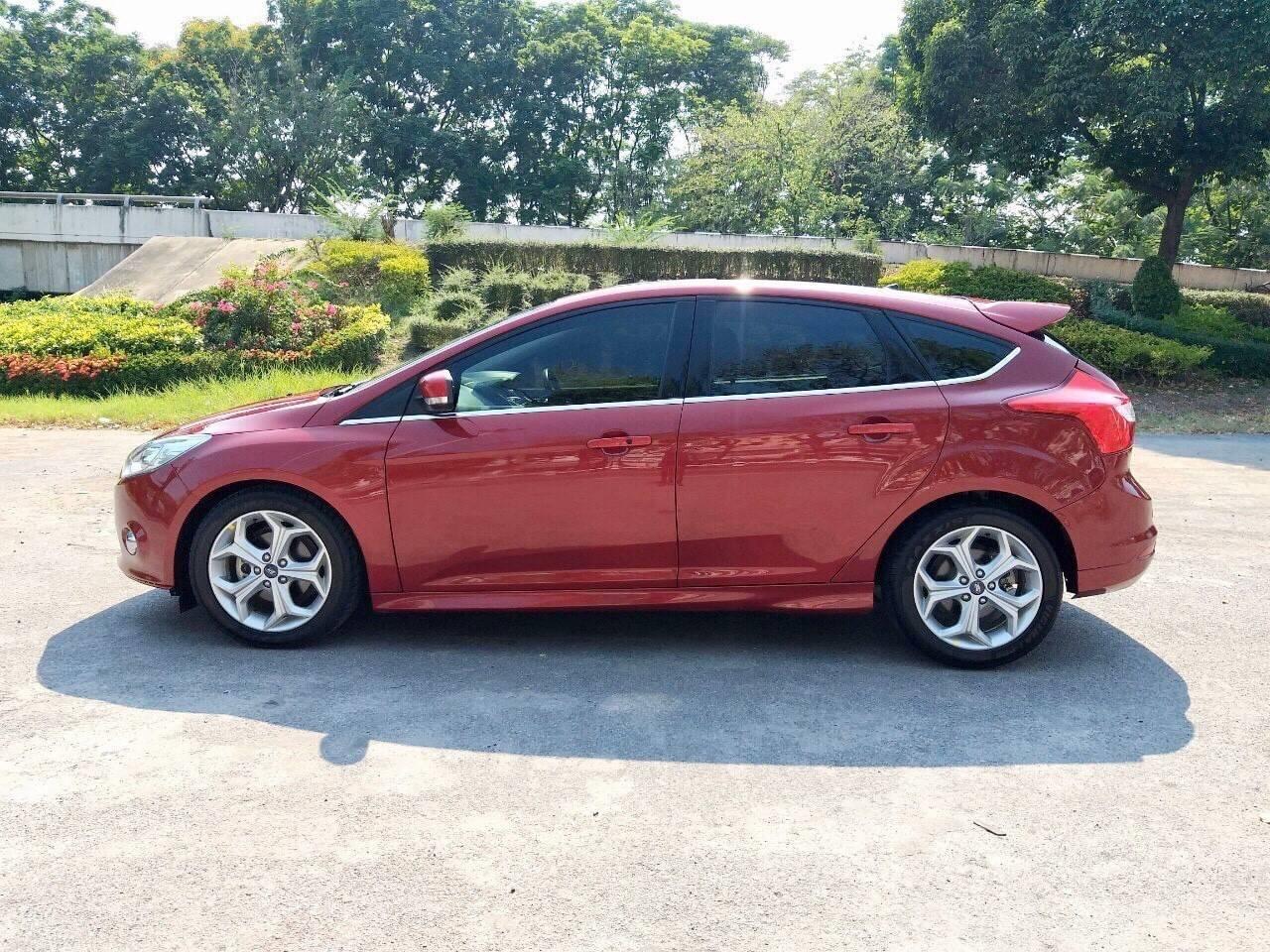 Ford Focus ปี 2013 สีแดง (รูปที่ 4)