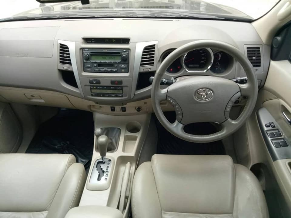 Toyota Fortuner ปี 2006 สีดำ