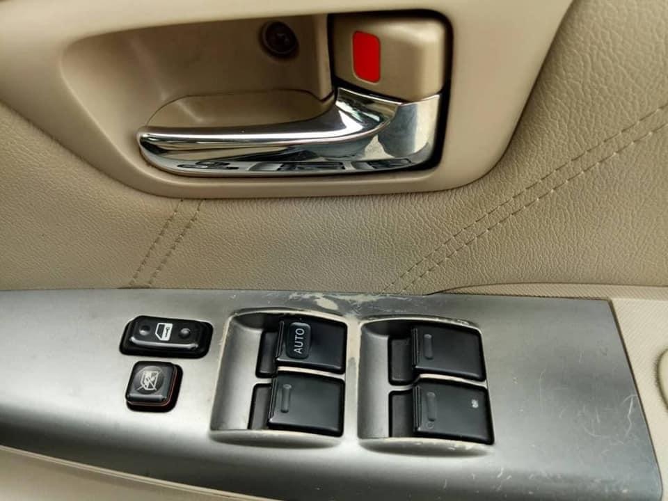 Toyota Fortuner ปี 2006 สีดำ (รูปที่ 12)