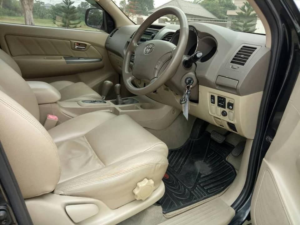 Toyota Fortuner ปี 2006 สีดำ