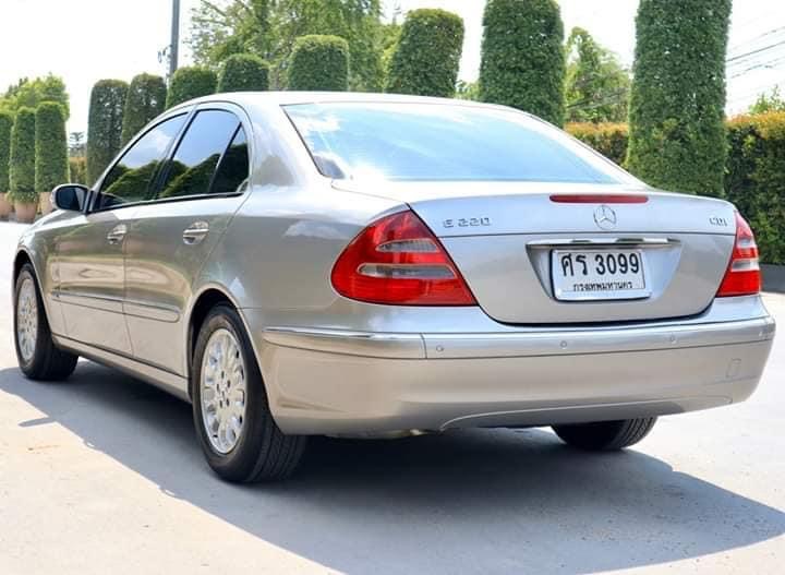 Mercedes-Benz E-Class W211 E220 ปี 2005 สีเงิน (รูปที่ 6)