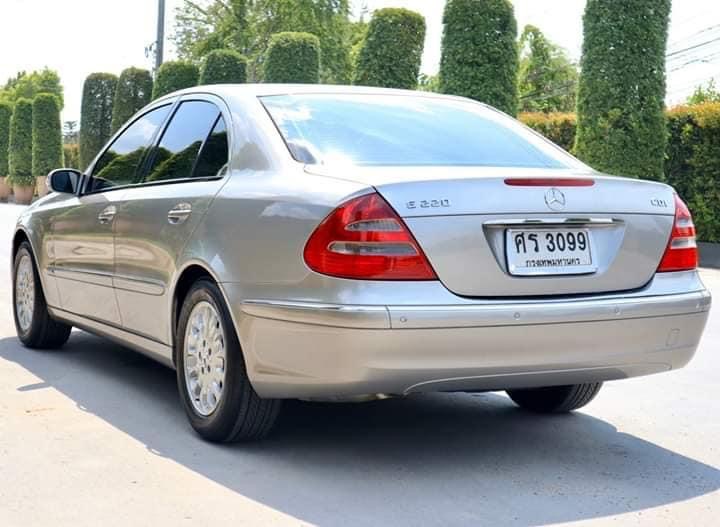 Mercedes-Benz E-Class W211 E220 ปี 2005 สีเงิน