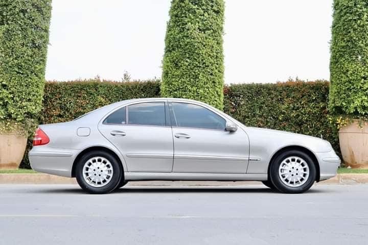 Mercedes-Benz E-Class W211 E220 ปี 2005 สีเงิน