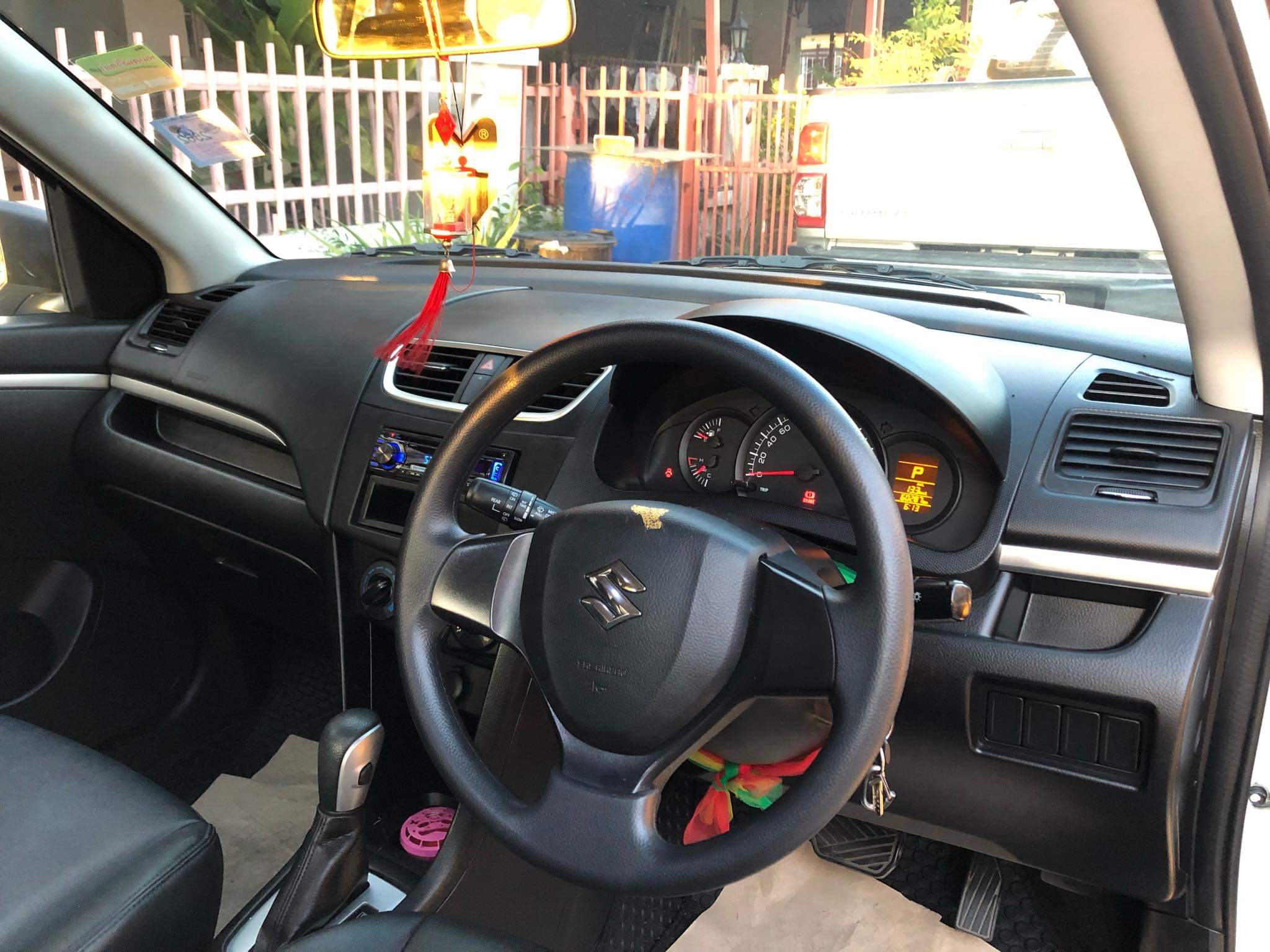 Suzuki Swift ปี 2016 สีขาว (รูปที่ 6)