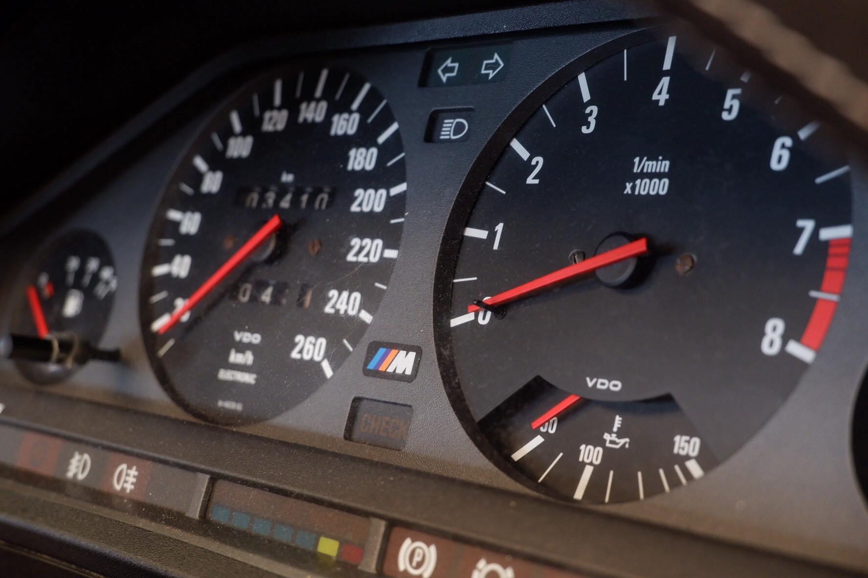 BMW 3 Series E30 M3 ปี 1988 สีเทา (รูปที่ 11)