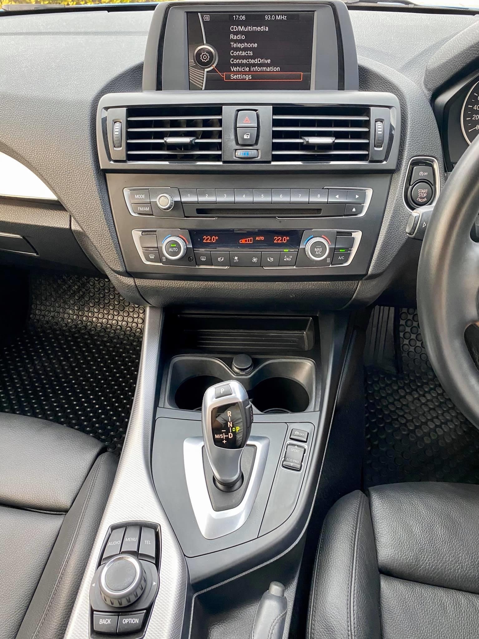 BMW 1 Series F20 116i ปี 2014 สีน้ำเงิน (รูปที่ 12)