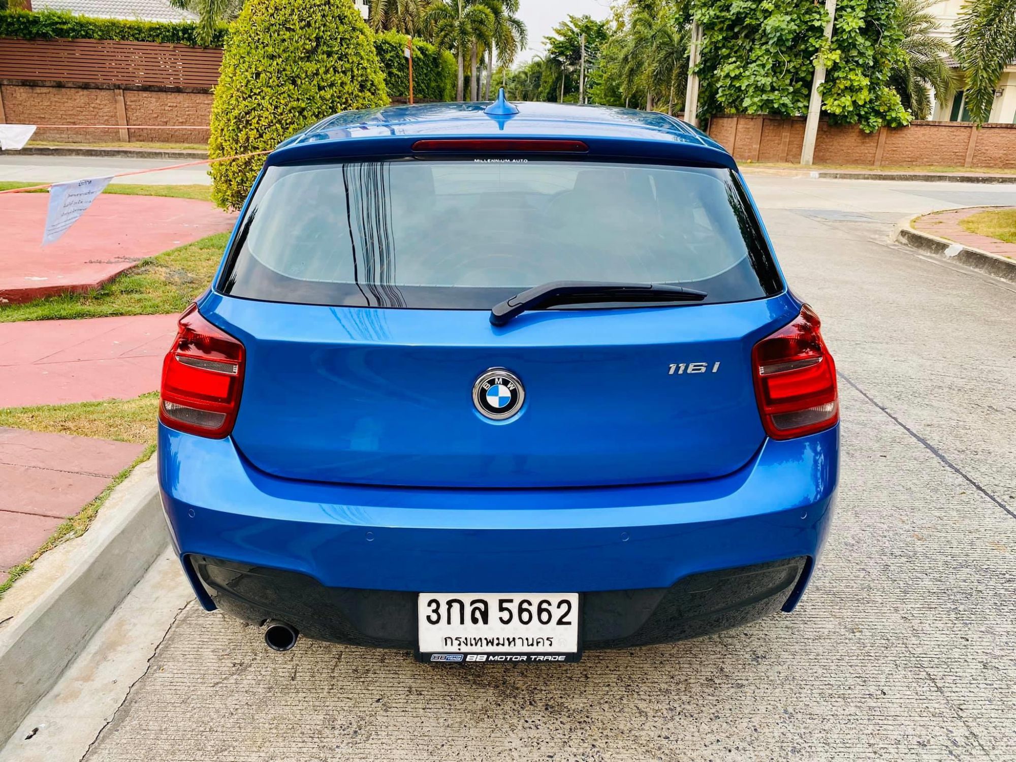 BMW 1 Series F20 116i ปี 2014 สีน้ำเงิน (รูปที่ 3)