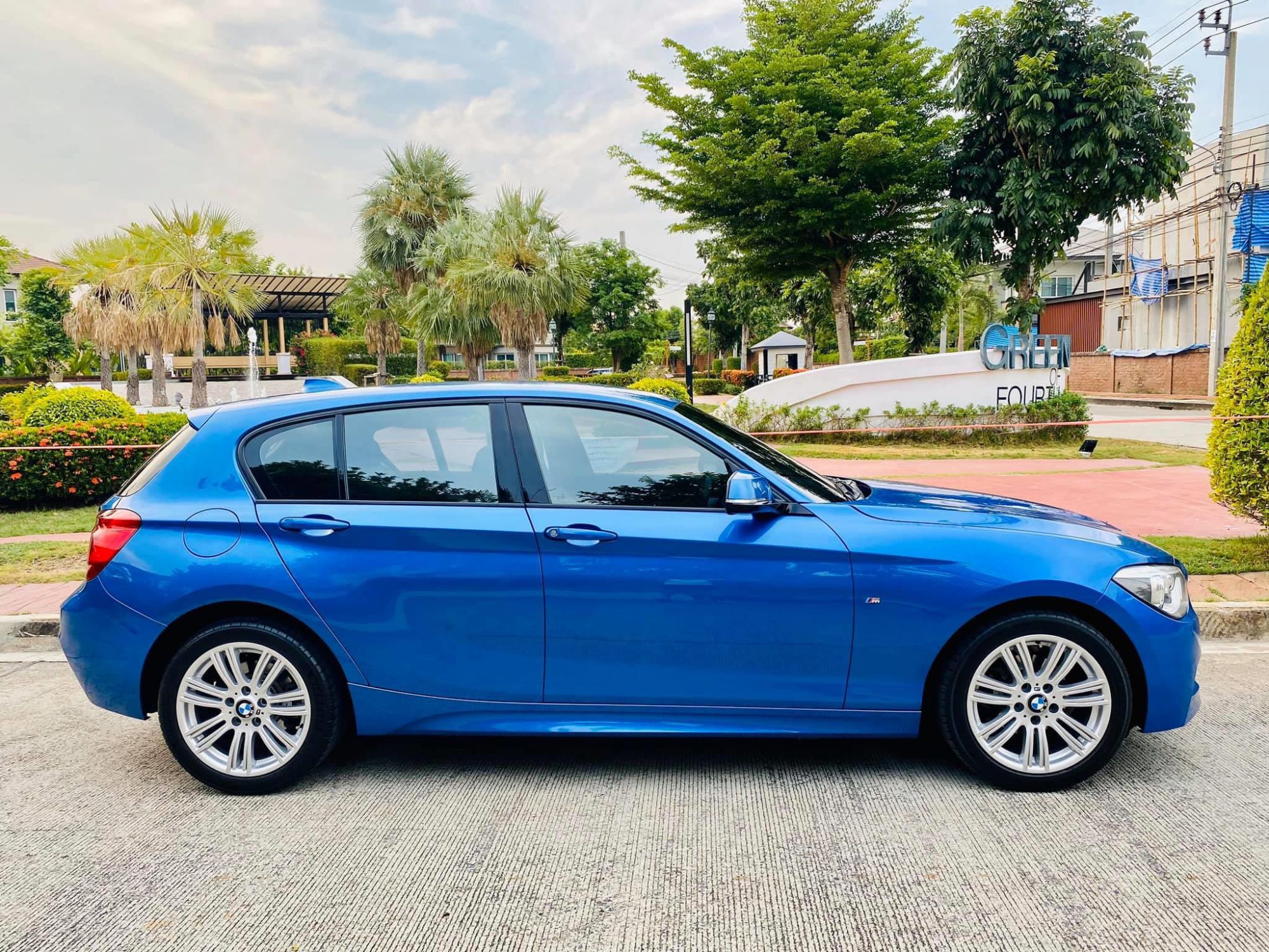 BMW 1 Series F20 116i ปี 2014 สีน้ำเงิน (รูปที่ 6)