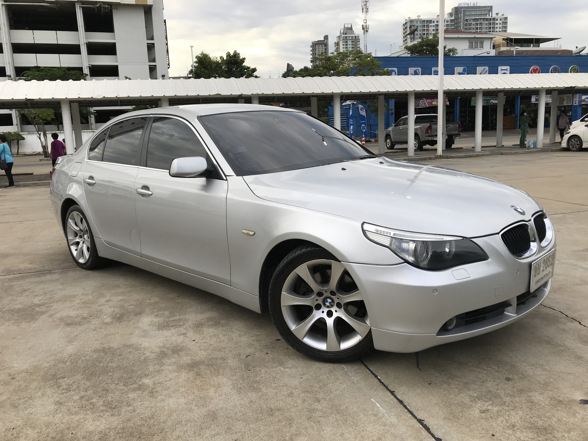 BMW 5 Series Gen5 E60 520i ปี 2004 สีเทา (รูปที่ 3)