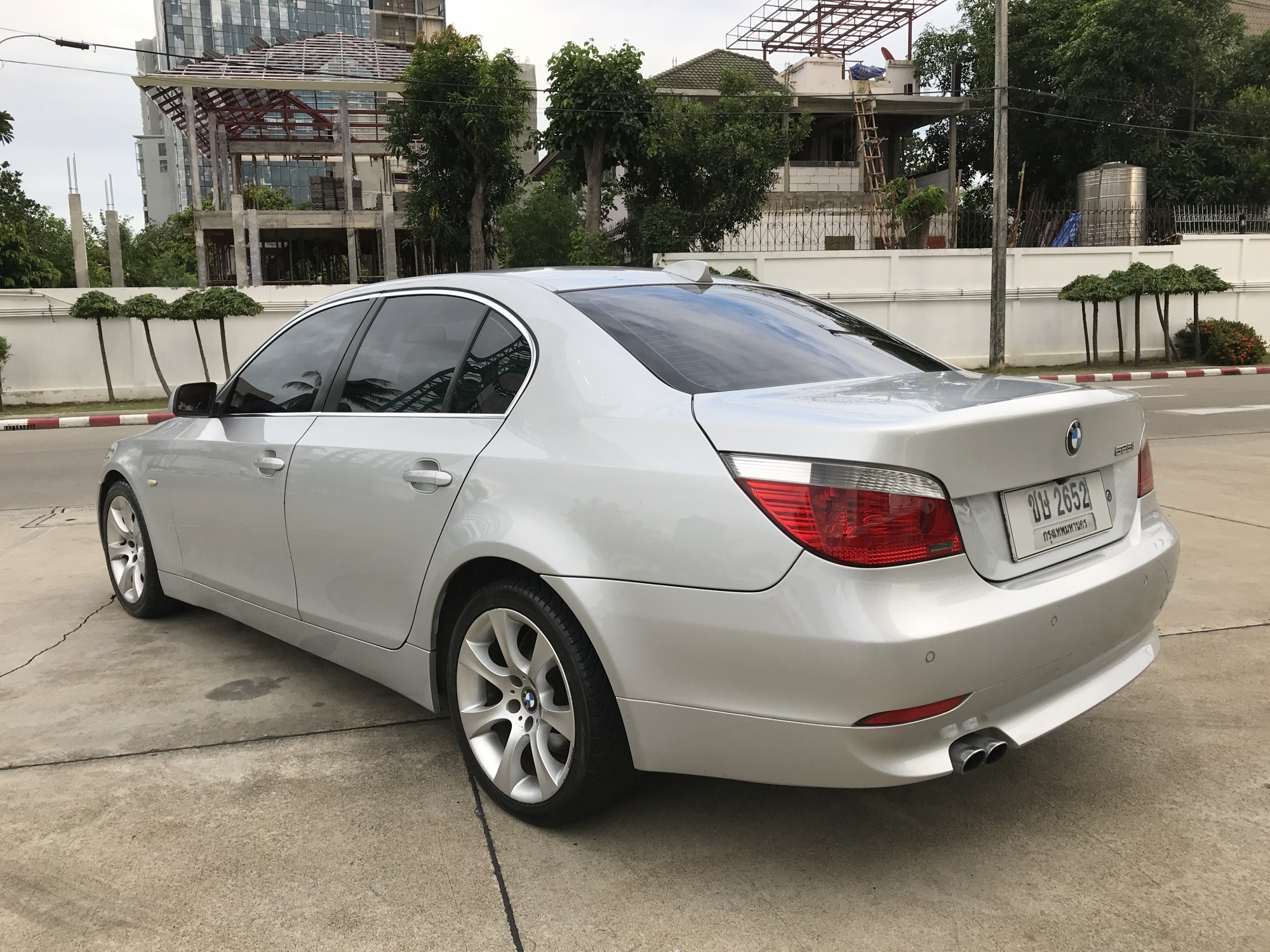 BMW 5 Series Gen5 E60 520i ปี 2004 สีเทา (รูปที่ 9)