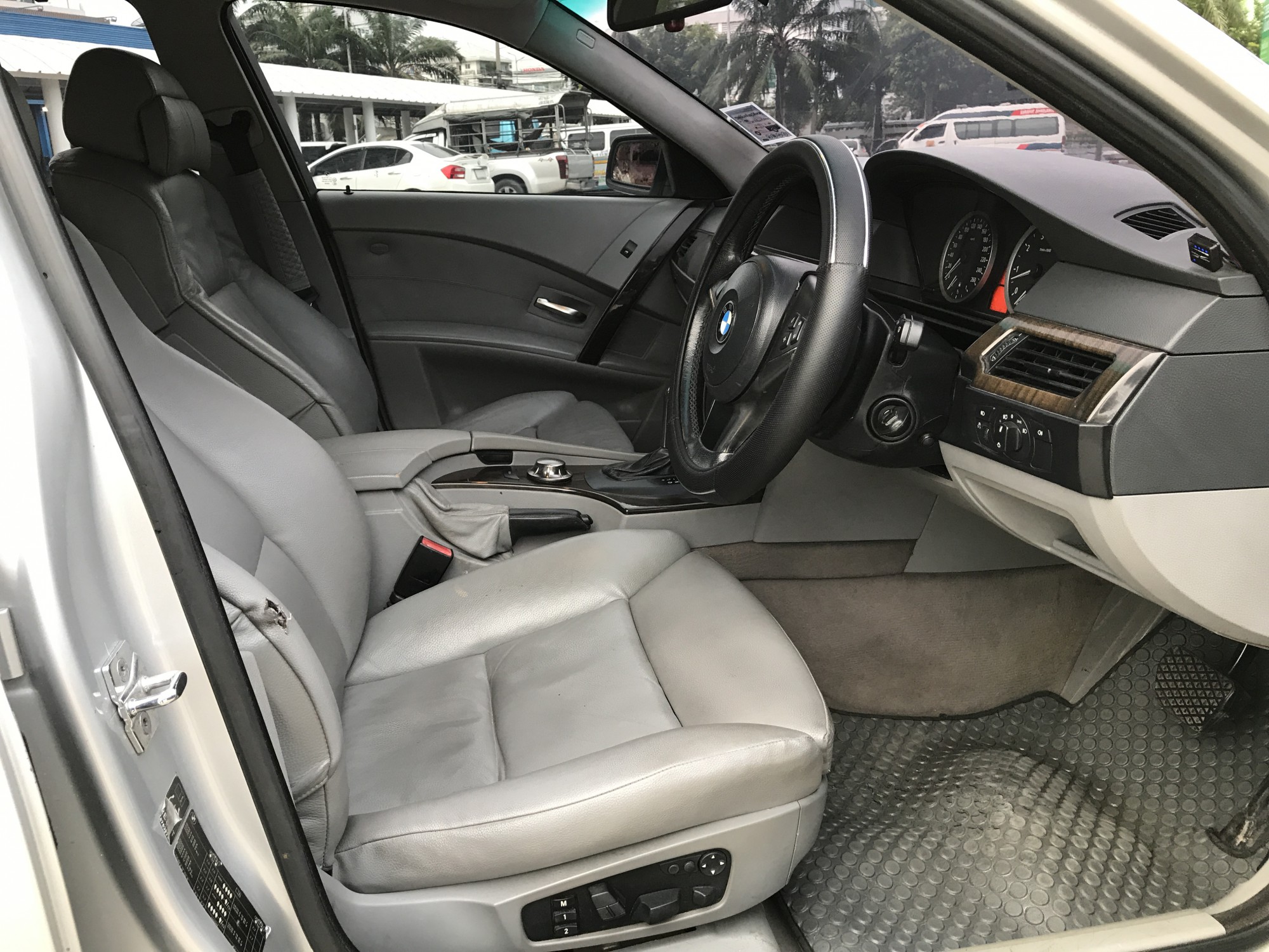 BMW 5 Series Gen5 E60 520i ปี 2004 สีเทา (รูปที่ 8)