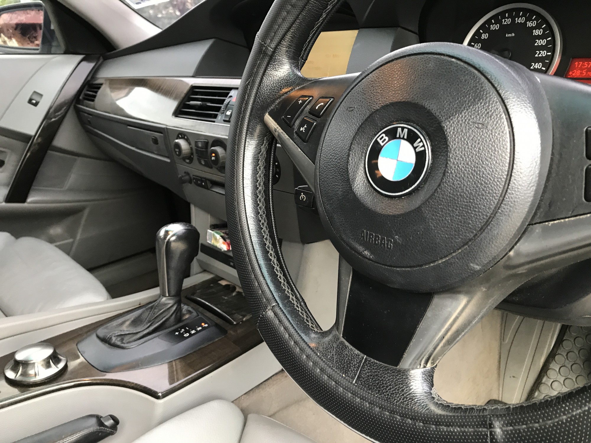 BMW 5 Series Gen5 E60 520i ปี 2004 สีเทา (รูปที่ 17)