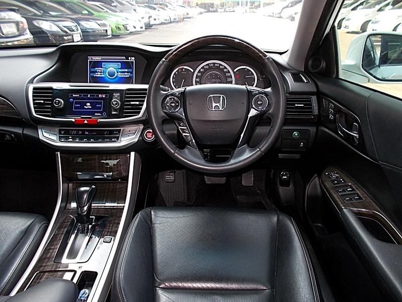 Honda Accord ปี 2013 สีขาว (รูปที่ 9)