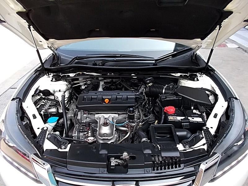 Honda Accord ปี 2013 สีขาว (รูปที่ 2)