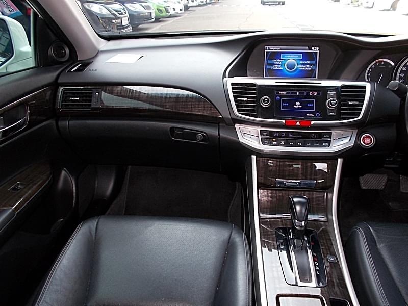 Honda Accord ปี 2013 สีขาว (รูปที่ 10)
