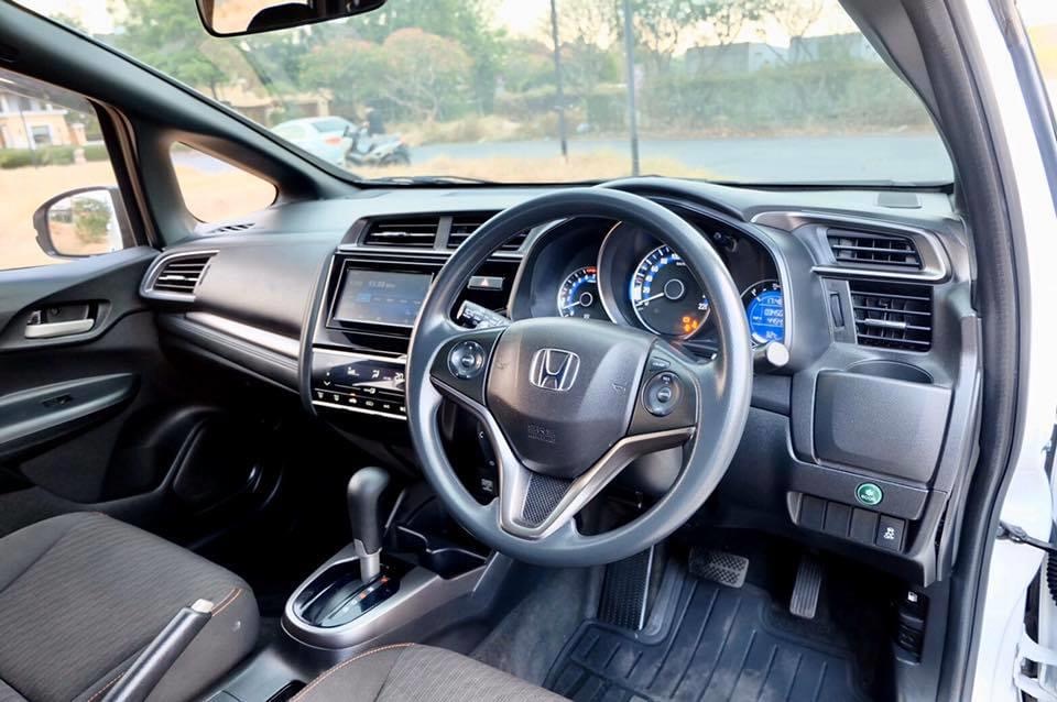Honda Jazz GK ปี 2018 สีขาว (รูปที่ 10)