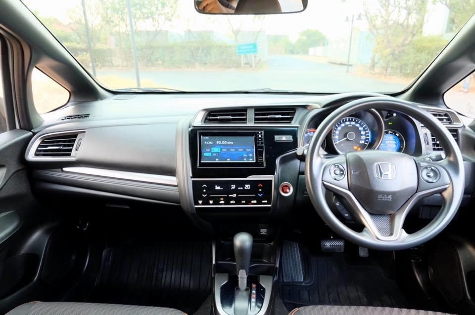 Honda Jazz GK ปี 2018 สีขาว (รูปที่ 11)