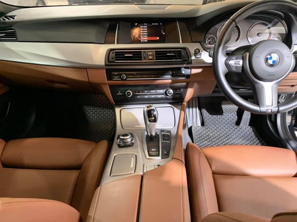 BMW 5 Series F10 520d ปี 2016 สีดำ (รูปที่ 11)